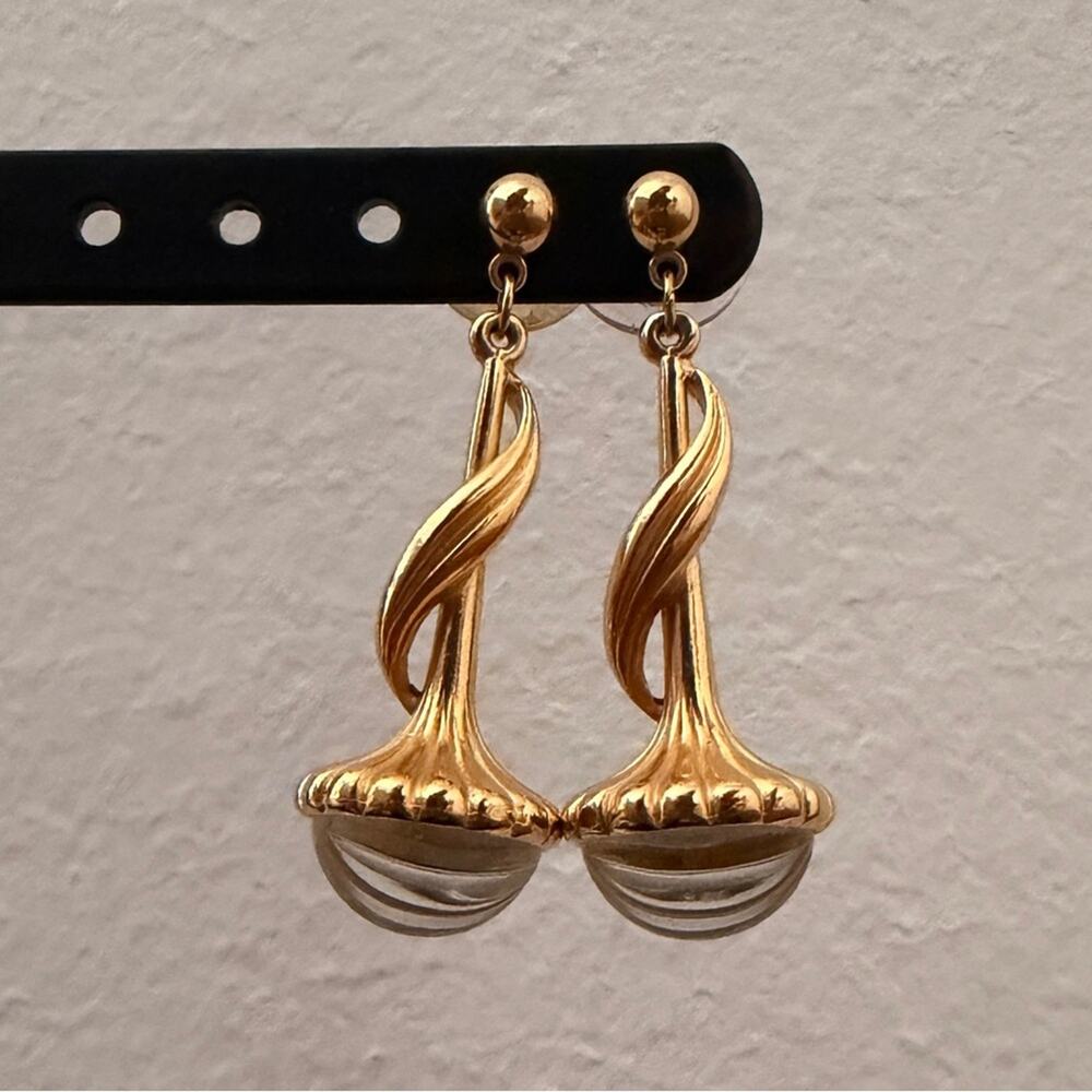 Trifari signed vintage Gold-Tone Twisted Drop Earrings with Clear Glass Drops - Picture 6 of 10